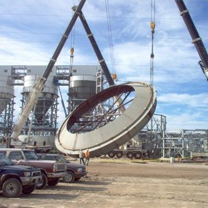 Crane lifting a tank cover